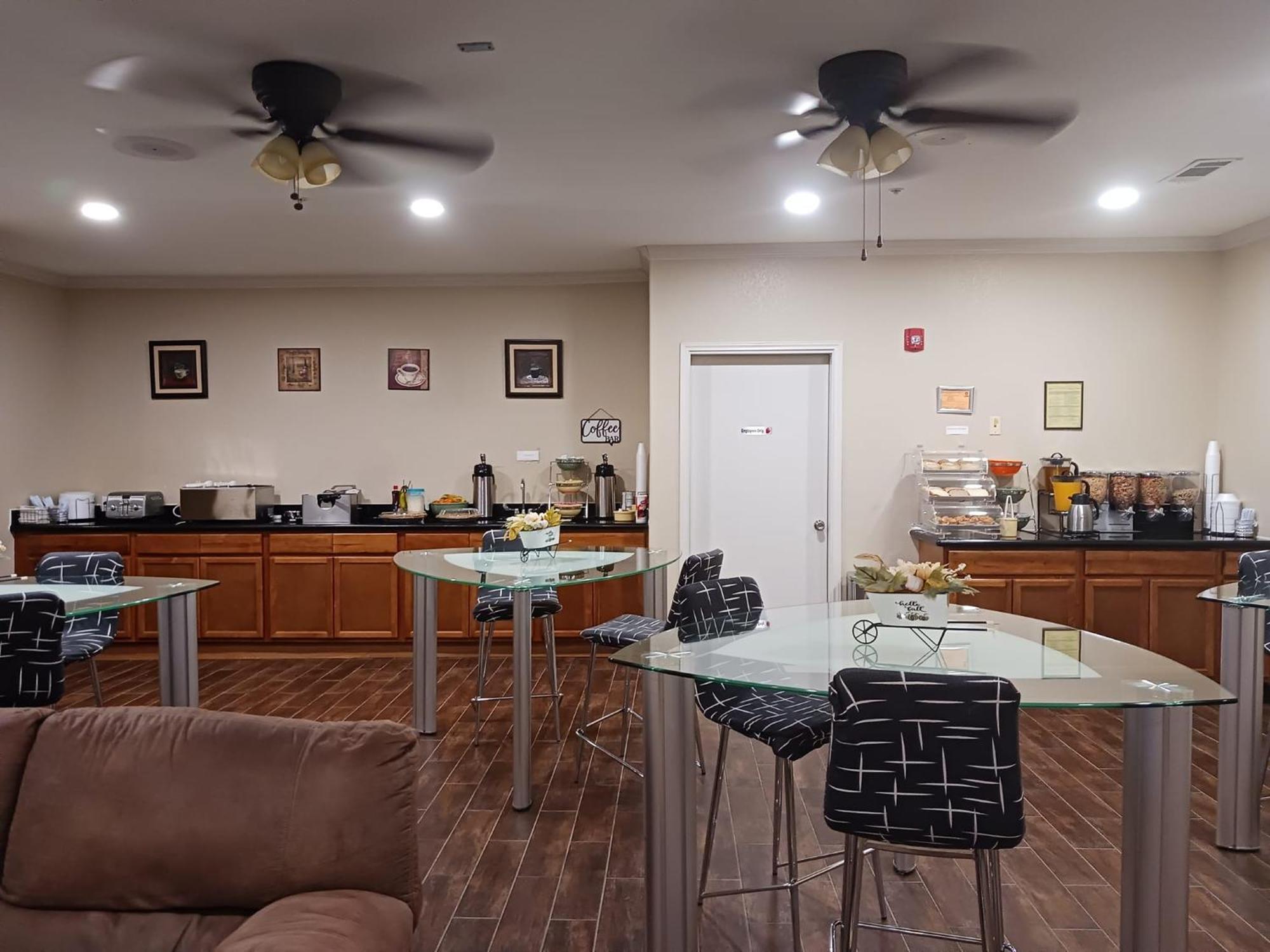 Yorktown Inn And Suites Экстерьер фото