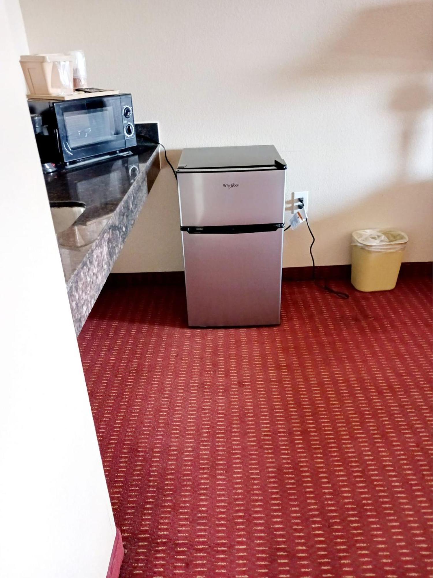 Yorktown Inn And Suites Экстерьер фото