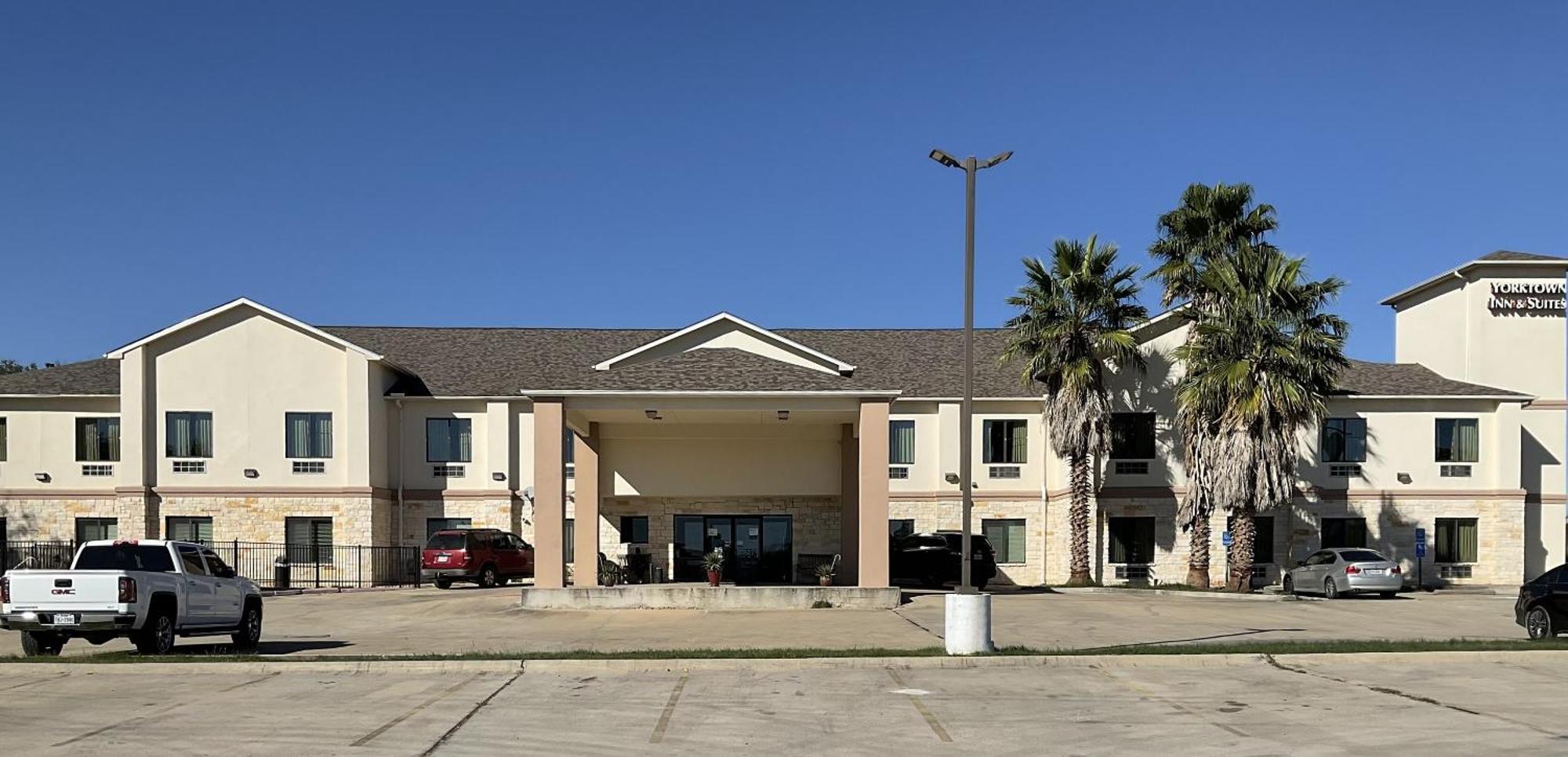 Yorktown Inn And Suites Экстерьер фото