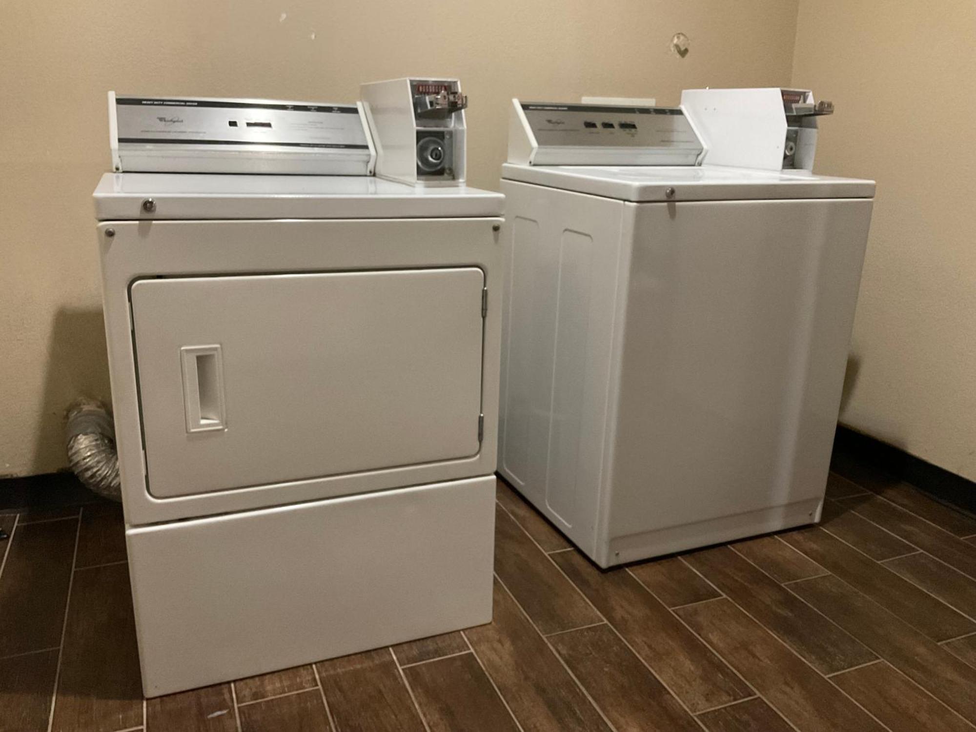 Yorktown Inn And Suites Экстерьер фото