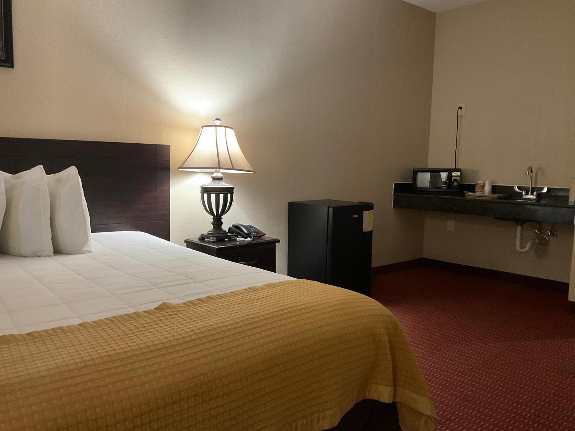 Yorktown Inn And Suites Экстерьер фото