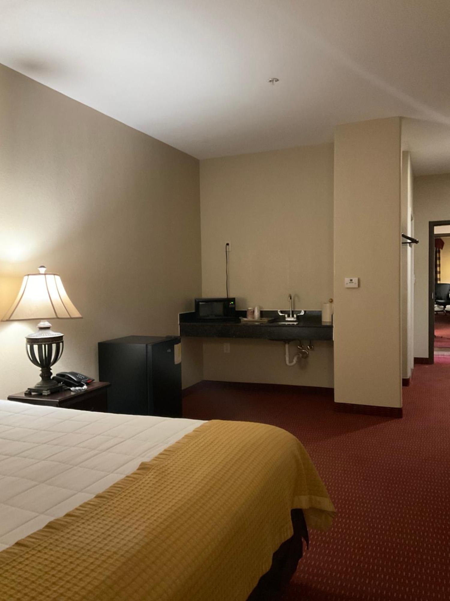 Yorktown Inn And Suites Экстерьер фото