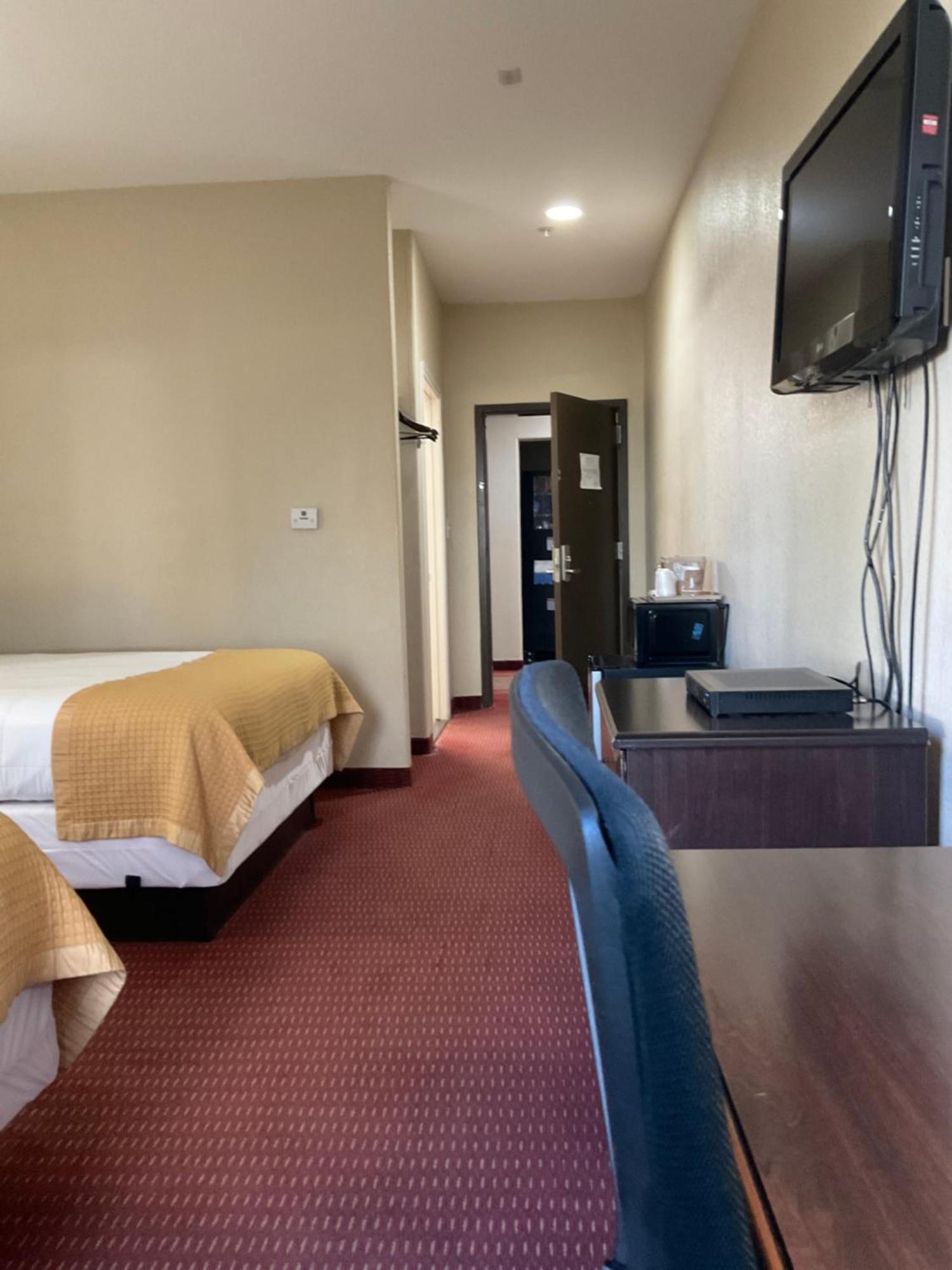 Yorktown Inn And Suites Экстерьер фото