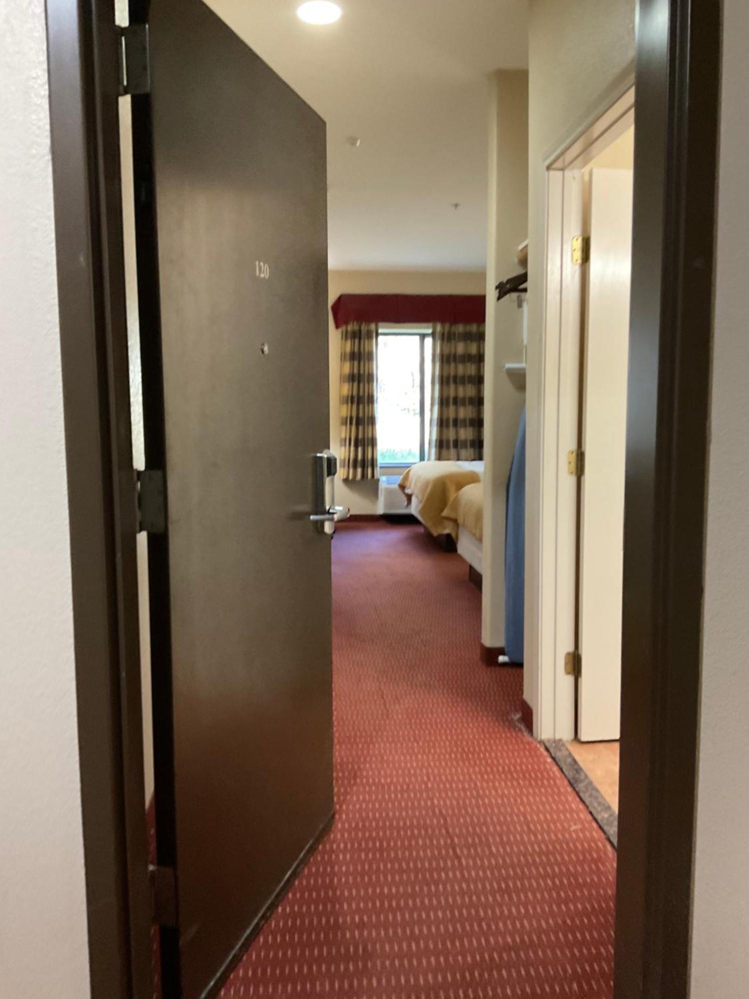 Yorktown Inn And Suites Экстерьер фото