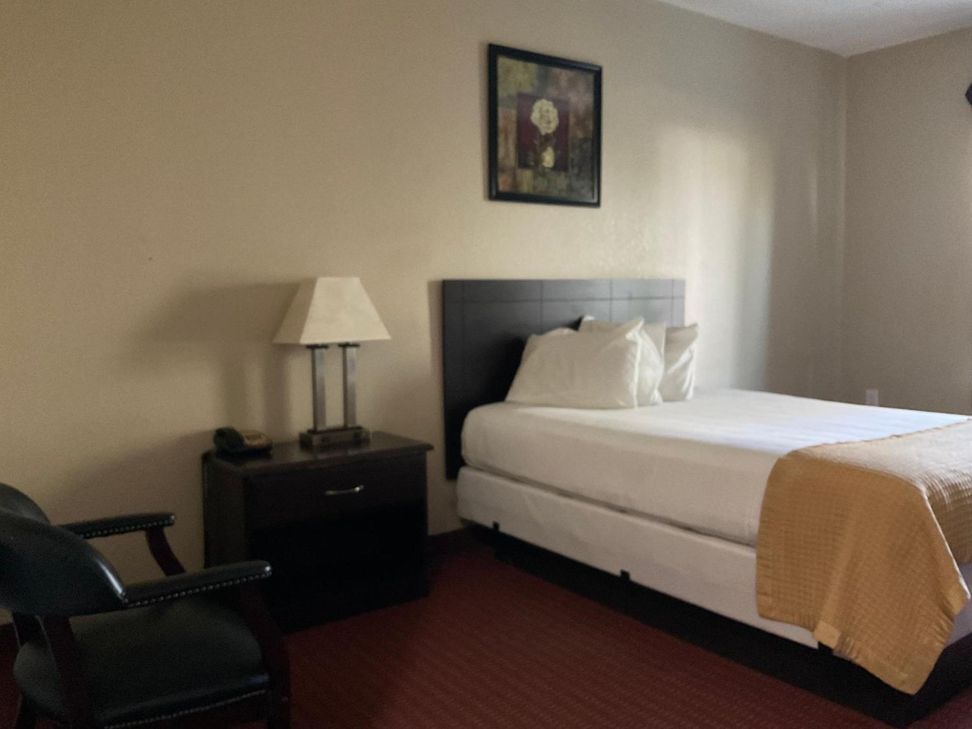 Yorktown Inn And Suites Экстерьер фото