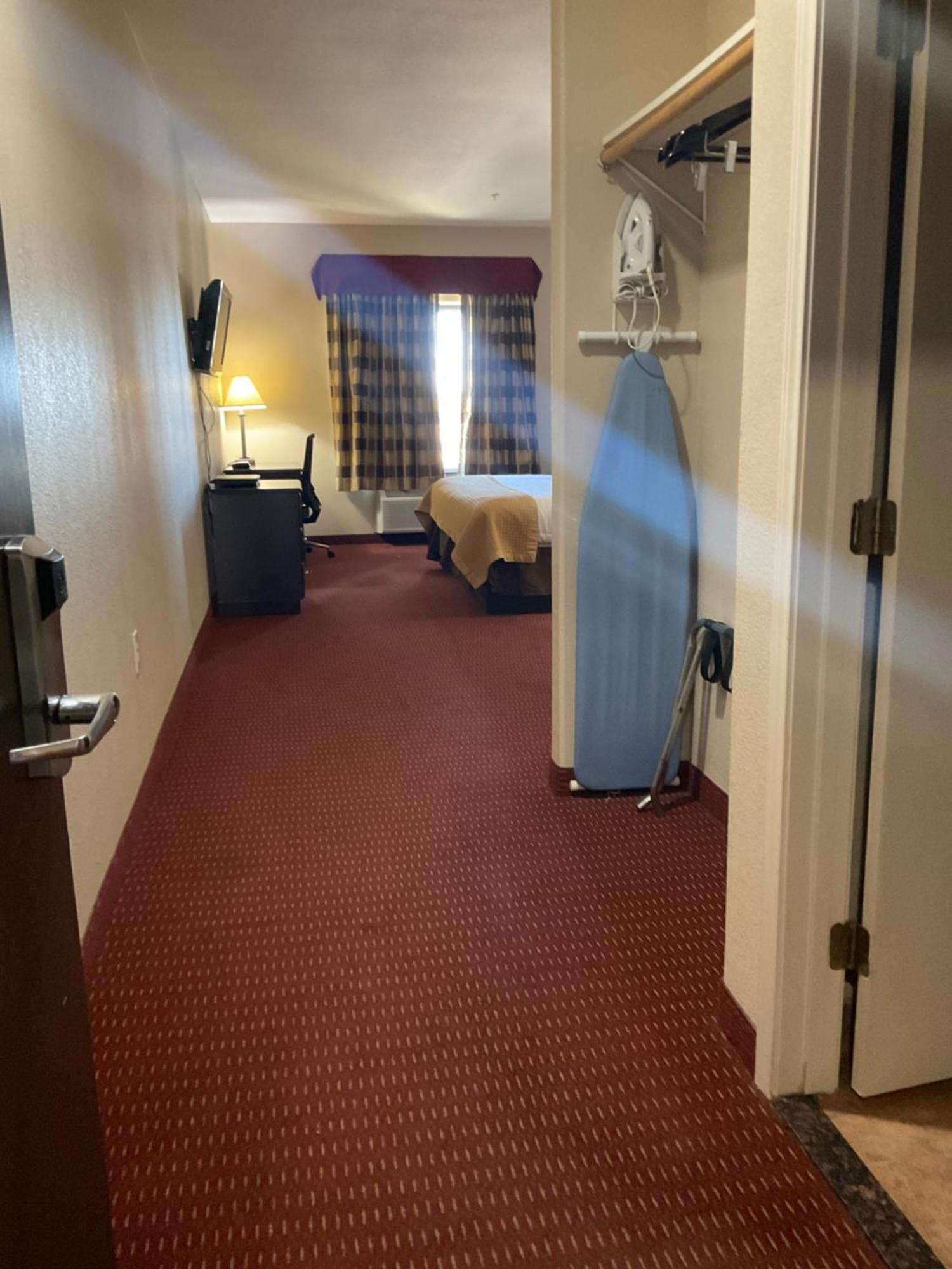 Yorktown Inn And Suites Экстерьер фото